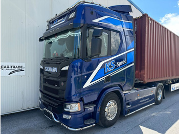 Тягач SCANIA