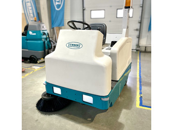 Промышленная подметальная машина