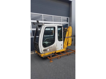 Кабина и интерьер LIEBHERR