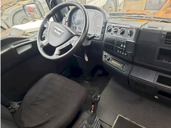 Фото интерьера 1: Грузовик-контейнеровоз/ Сменный кузов MAN TGM 15.290 4X2 LL