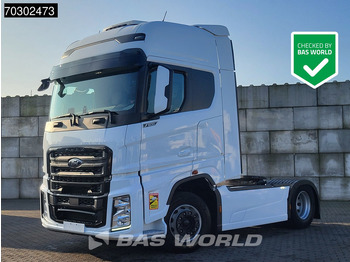 : фото в шапке страницы