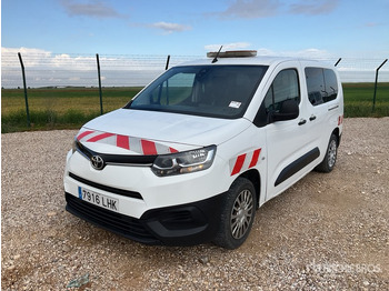 Микроавтобус, Пассажирский фургон 2020 Toyota Proace City Verso 5 Passenger Van: фото 3