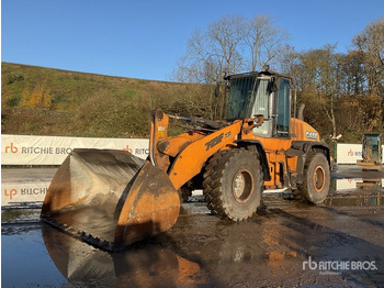 Колёсный погрузчик CASE