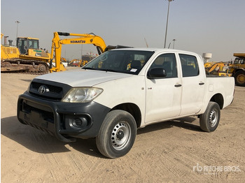 Пикап TOYOTA Hilux