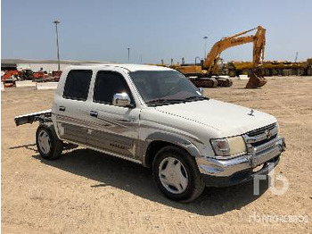 Пикап TOYOTA HILUX Crew Cab: фото 4