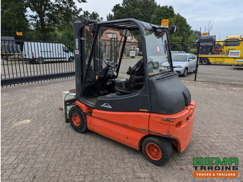 Электропогрузчик Linde E30 02 - 4058 uur - Duplex Mast - Volrubber Banden - Eurotron 80V-80A Oplader (M34): фото 4