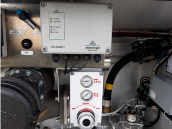 Грузовик-цистерна VOLVO FM: фото 4