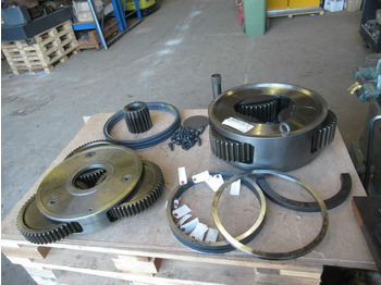 Бортовой редуктор CASE