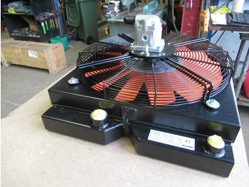 Новый Радиатор для Строительной техники New Holland 6559577: фото 2 Новый Радиатор для Строительной техники New Holland 6559577: фото 2