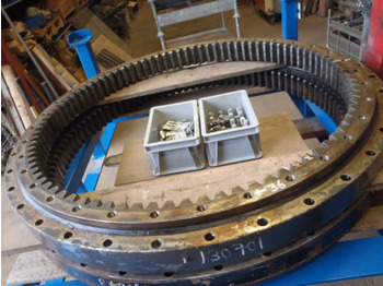 Поворотное кольцо NEW HOLLAND