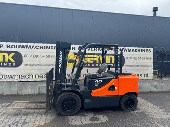 Дизельный погрузчик DOOSAN
