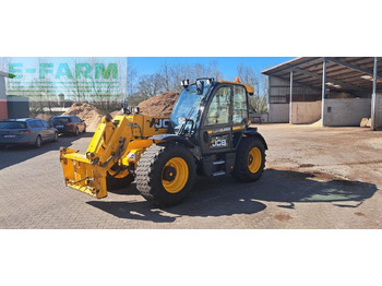 Телескопический погрузчик JCB