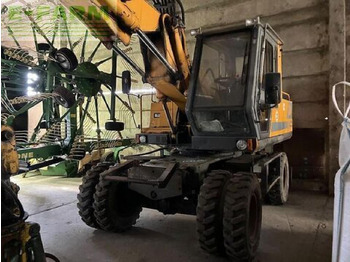 Колёсный экскаватор JCB JS130W