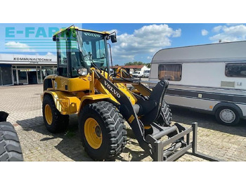 : фото в шапке страницы