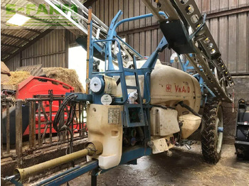 Прицепной опрыскиватель