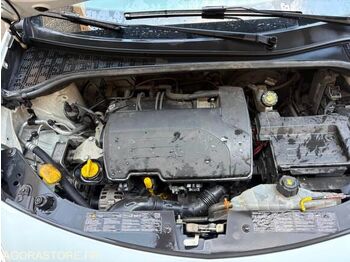 Хэтчбек Renault CLIO: фото 3 Хэтчбек Renault CLIO: фото 3