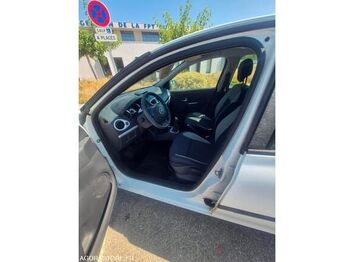 Хэтчбек Renault CLIO: фото 2 Хэтчбек Renault CLIO: фото 2