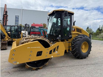 Компактор CATERPILLAR