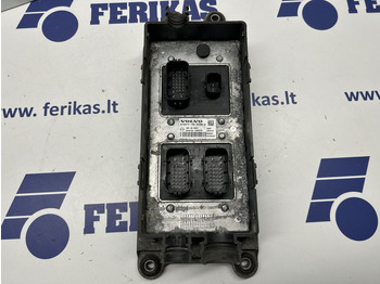 : фото в шапке страницы