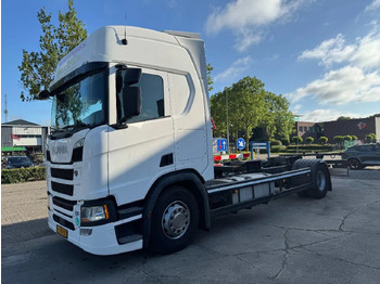 Грузовик-контейнеровоз/ Сменный кузов SCANIA R 410