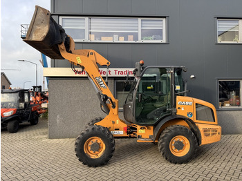Колёсный погрузчик CASE
