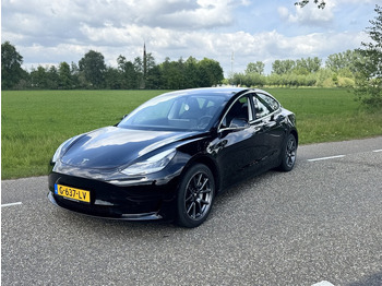 Легковой автомобиль TESLA
