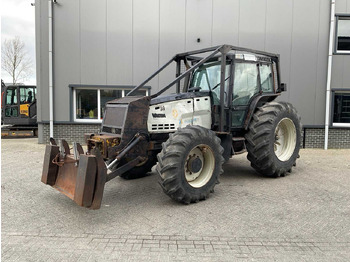 Трактор VALTRA 8000