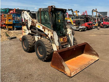 Мини-погрузчик с бортовым поворотом Bobcat S850: фото 5