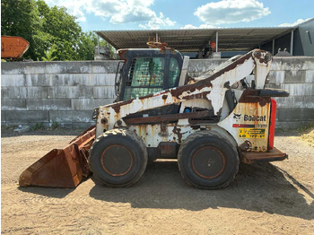 Мини-погрузчик с бортовым поворотом Bobcat S850: фото 2