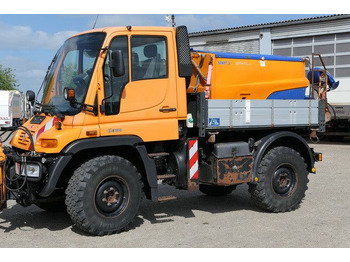 Грузовик Unimog U 300 4x4, Schmidt, Streuer, Schild, Klima,27tkm: фото 2