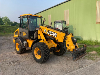 Телескопический погрузчик JCB