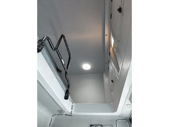 Тентованный грузовик 2017 Renault D12 4×2 Double Sleeper Curtainsider: фото 4