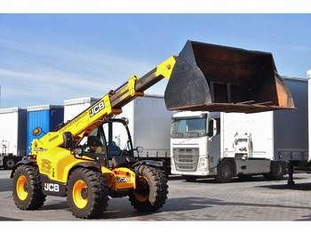 Колёсный погрузчик JCB