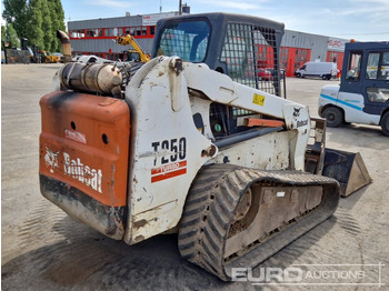 Мини-погрузчик с бортовым поворотом 2005 Bobcat T250: фото 5