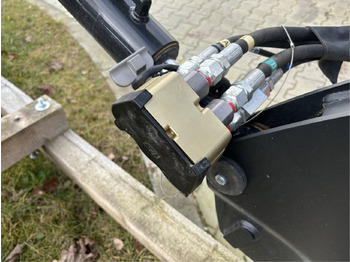 Фронтальный погрузчик для трактора Alö Frontlader G5L Valtra: фото 2