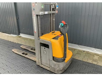 Штабелер Jungheinrich EJC214: фото 3 Штабелер Jungheinrich EJC214: фото 3