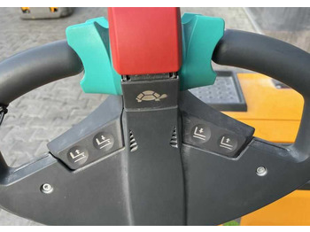 Штабелер JUNGHEINRICH EJC