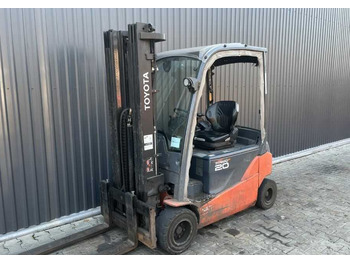 Электропогрузчик TOYOTA