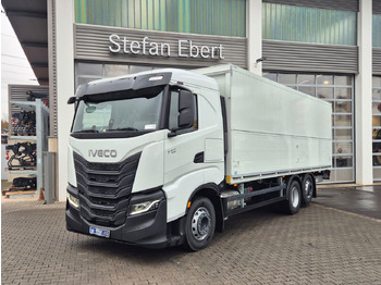 Грузовик для перевозки напитков IVECO