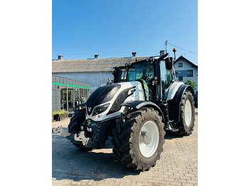 Трактор VALTRA T174