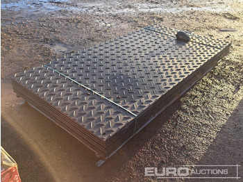 Строительное оборудование Unused 8' x 4' Plastic Road Mats (10 of): фото 3
