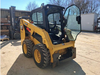 Мини-погрузчик с бортовым поворотом CATERPILLAR 226D