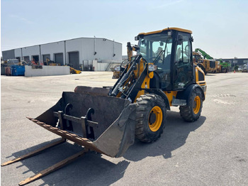 Колёсный погрузчик JCB 407