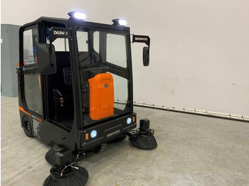 Подметально-уборочная машина DAEWOO