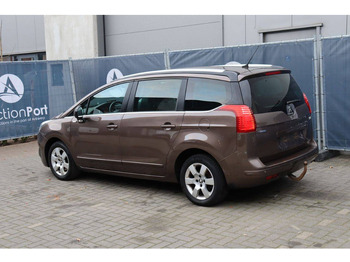 Внедорожник Peugeot 5008: фото 4