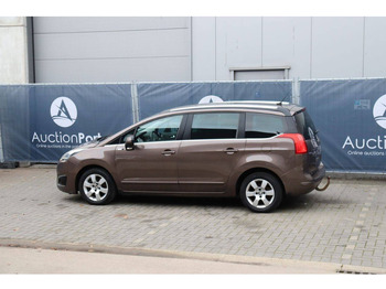 Внедорожник Peugeot 5008: фото 3