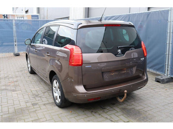 Внедорожник Peugeot 5008: фото 5