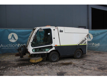 Подметально-уборочная машина TENNANT