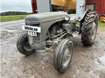 Трактор MASSEY FERGUSON