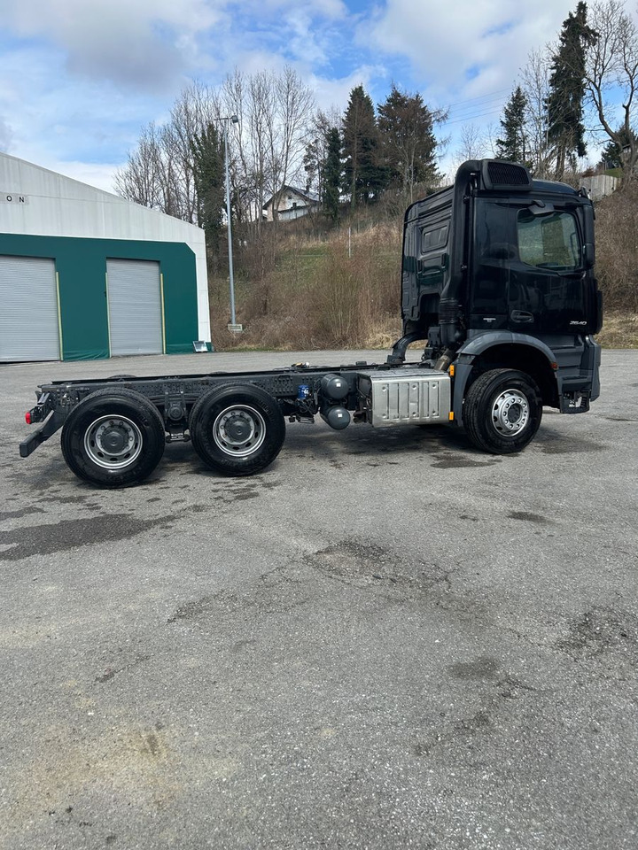 Mercedes-Benz Arocs 26.40 6x4 Kipperfahrgestell BB - Грузовик-шасси: фото 4 Mercedes-Benz Arocs 26.40 6x4 Kipperfahrgestell BB - Грузовик-шасси: фото 4